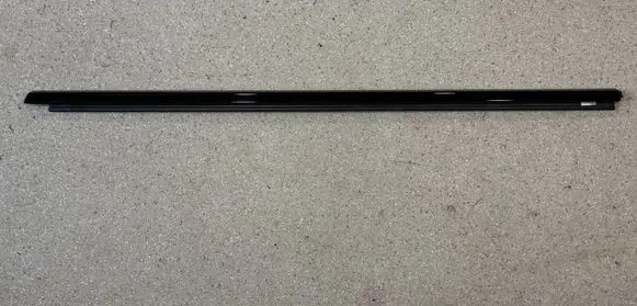 BMW 8 G15 Front door glass trim molding 7456036