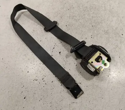 Middle seatbelt (rear)