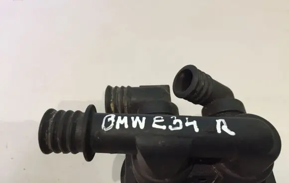 BMW 5 E34 Coolant heater control valve 1382299 1147412042