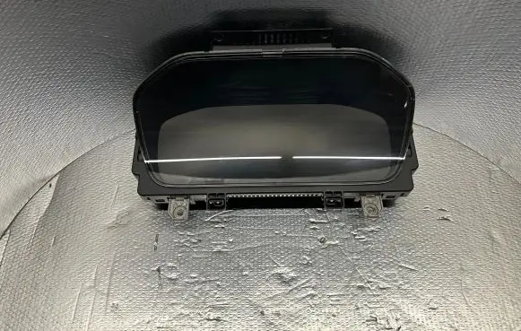 Volvo XC90 Speedometer (instrument cluster) 31687123