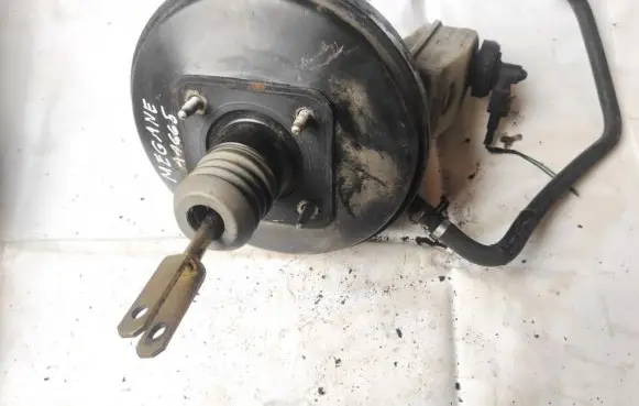 Renault Megane I Brake booster