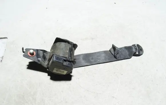 Middle seatbelt (rear)