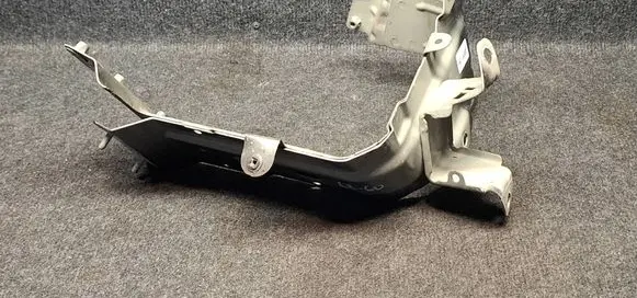 Fender mounting bracket