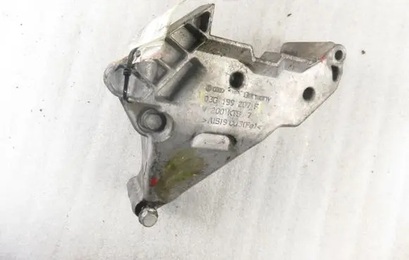 Volkswagen PASSAT B6 Engine mounting bracket 03G199207F