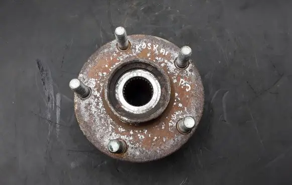 Nissan Qashqai Front wheel hub NOCODE