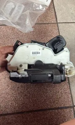Skoda Fabia Mk3 (NJ) Front door lock 6V1837015A