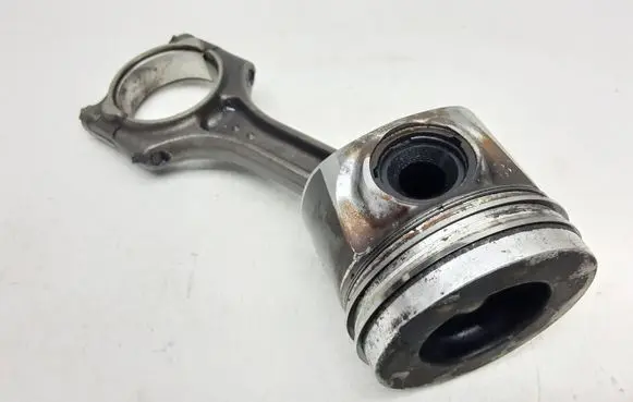 Volvo V60 Piston with connecting rod 82L175