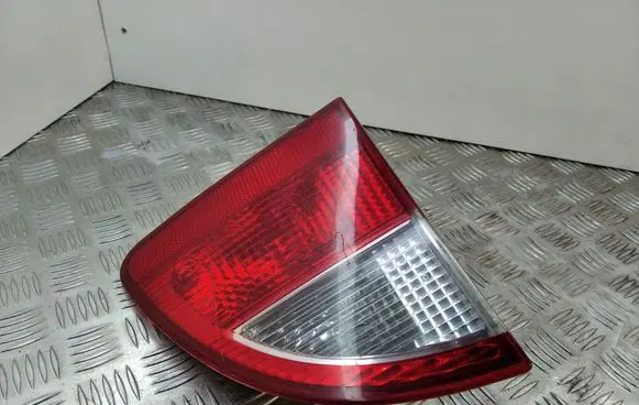 Volkswagen Sharan Tailgate rear/tail lights 7M5945093 2NR964365