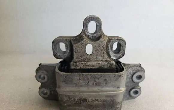 Engine mount bracket