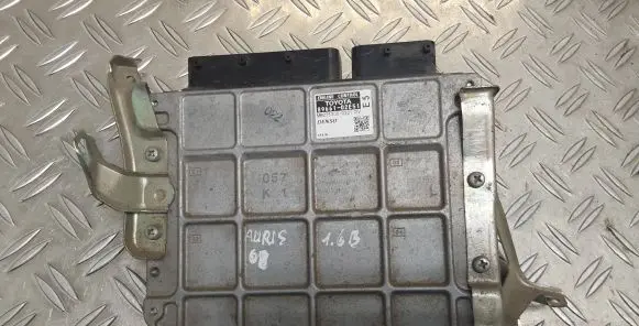 Toyota Auris 150 Engine control unit/module 8966102E51