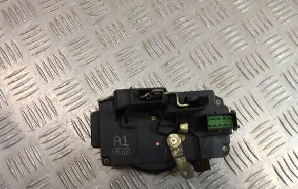 Saab 9-5 Front door lock (next to the handle) 