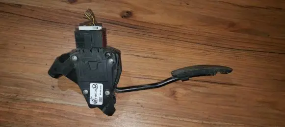 Opel Vectra C Accelerator throttle pedal 9186726cg