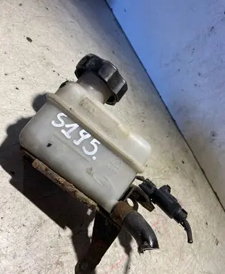 KIA Carens II Brake fluid reservoir 