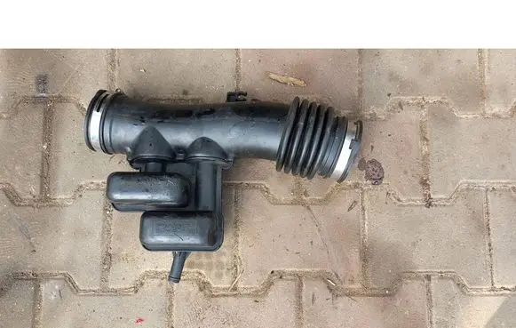 Nissan Quest Air intake hose/pipe 
