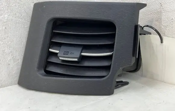 Toyota Prius (XW30) Dashboard side air vent grill/cover trim 5568647010