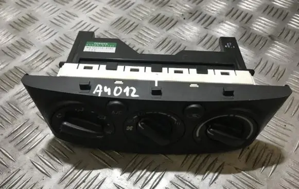 Toyota Avensis T250 Climate control unit 5590005121 55900-05121