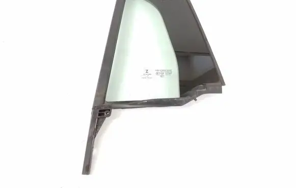 Infiniti Q30 Rear vent window glass 822215DA0A