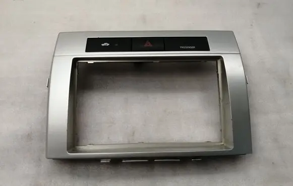 Radio/GPS head unit trim