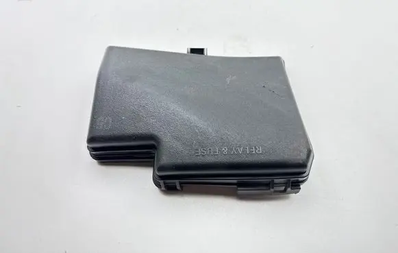 Toyota Yaris Fuse box cover 8266252800