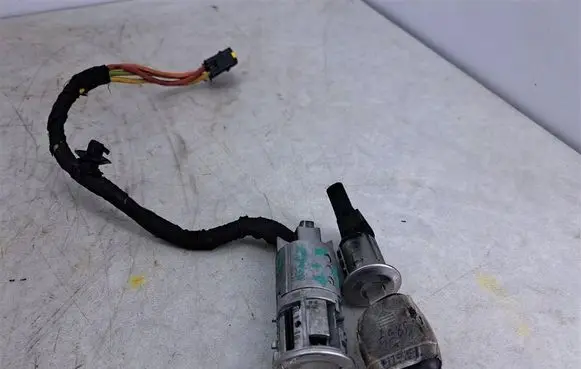 Renault Thalia II Ignition lock 