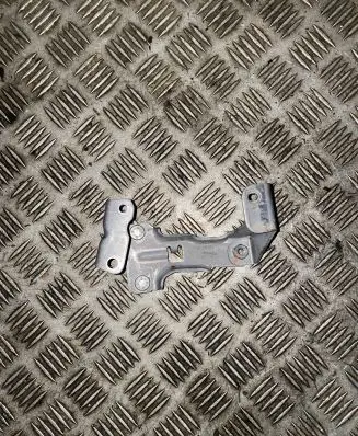 Peugeot 3008 II Engine mounting bracket