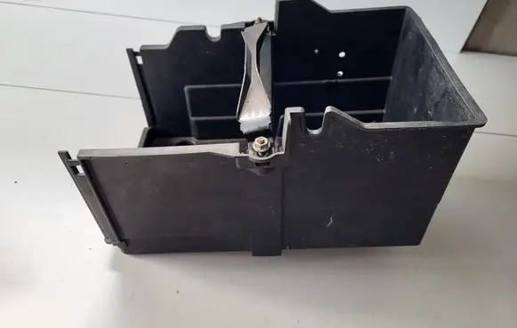 Ford C-MAX II Battery box tray AM5110723AD