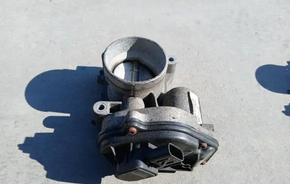 Ford Focus Throttle body valve 4M5G-ED
