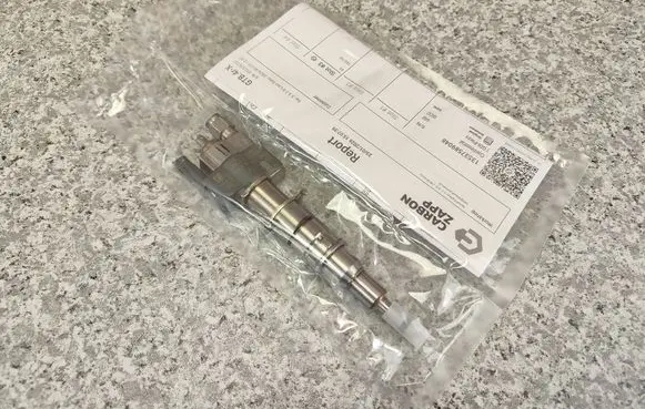 BMW 3 E90 E91 Fuel injector 7589048