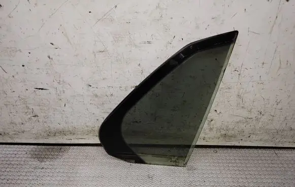 Volkswagen Jetta V Rear vent window glass 