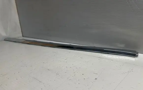Volvo XC60 Front bumper splitter molding 32227904