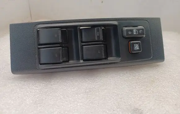 Toyota Corolla Verso AR10 Electric window control switch 848200F030