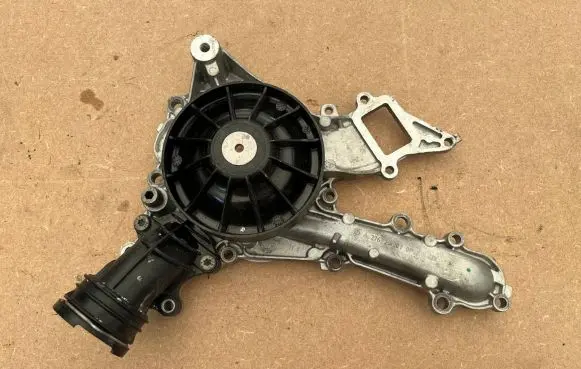 Mercedes-Benz C W205 Water pump A2762010701