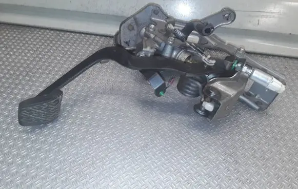 Lexus IS 220D-250-350 Clutch pedal 