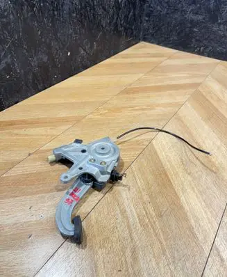 Mercedes-Benz E W211 Brake pedal A2084200084