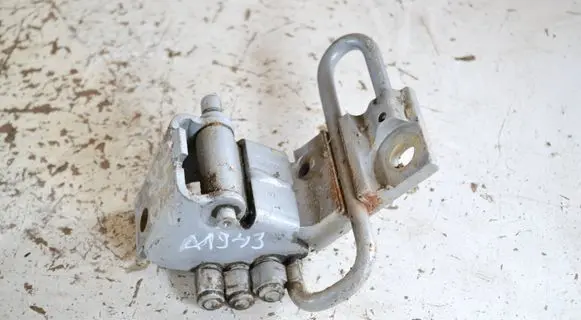 Audi A4 S4 B6 8E 8H Front door lower hinge 8E0831412