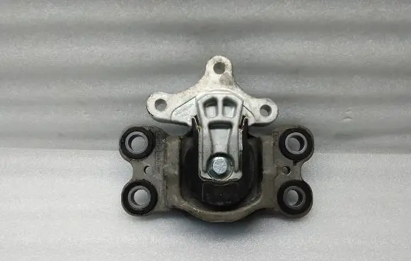 Engine mount bracket