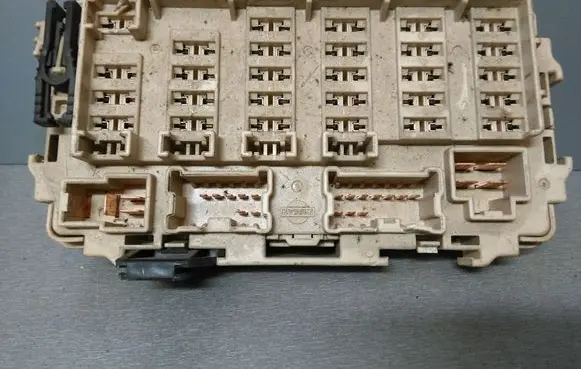 Nissan X-Trail T30 Fuse module