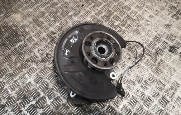 Rear wheel hub