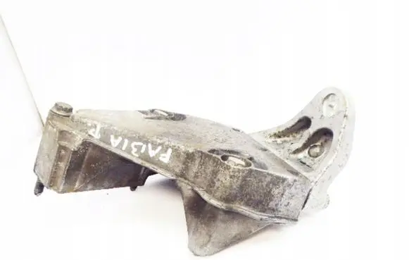 Skoda Fabia Mk1 (6Y) Engine mounting bracket 038199207P