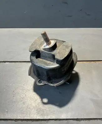 BMW X5 E70 Engine mount bracket 16004212