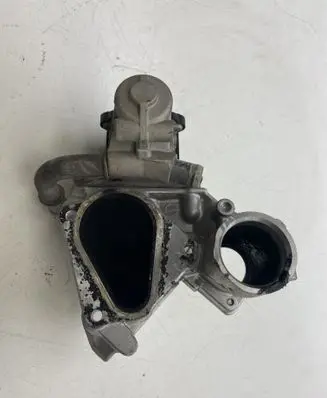 Nissan Juke I F15 EGR valve 3523027