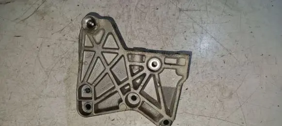 Nissan Qashqai Engine mounting bracket 8200633253