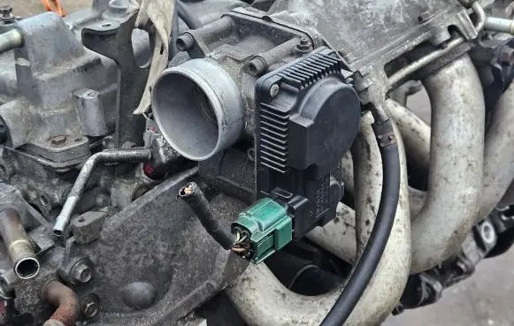 Nissan Primera Throttle valve SERA57601