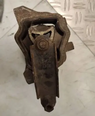 Volvo V70 Engine mount bracket 6g926l063