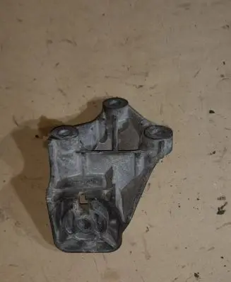 Volvo XC70 Engine mounting bracket 08649262 3340
