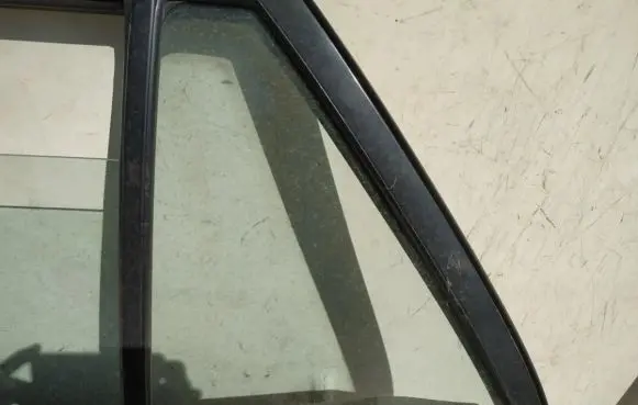 Toyota Avensis T250 Rear vent window glass 