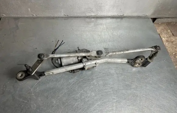 BMW X5 E70 Front wiper linkage and motor 7200536