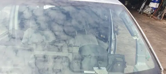 Volkswagen Touran I Front windscreen/windshield window 