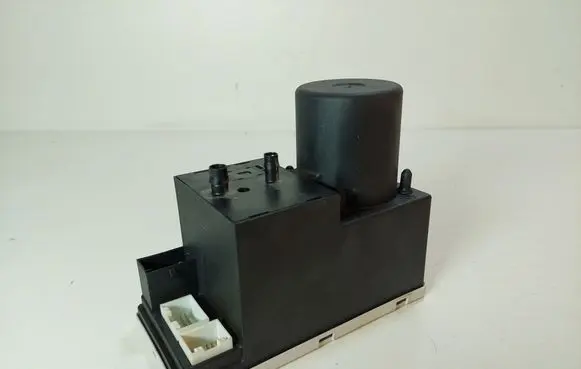 Audi A3 S3 8L Central locking vacuum pump 8L0862257L