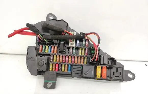 BMW 5 E60 E61 Fuse module 6906603